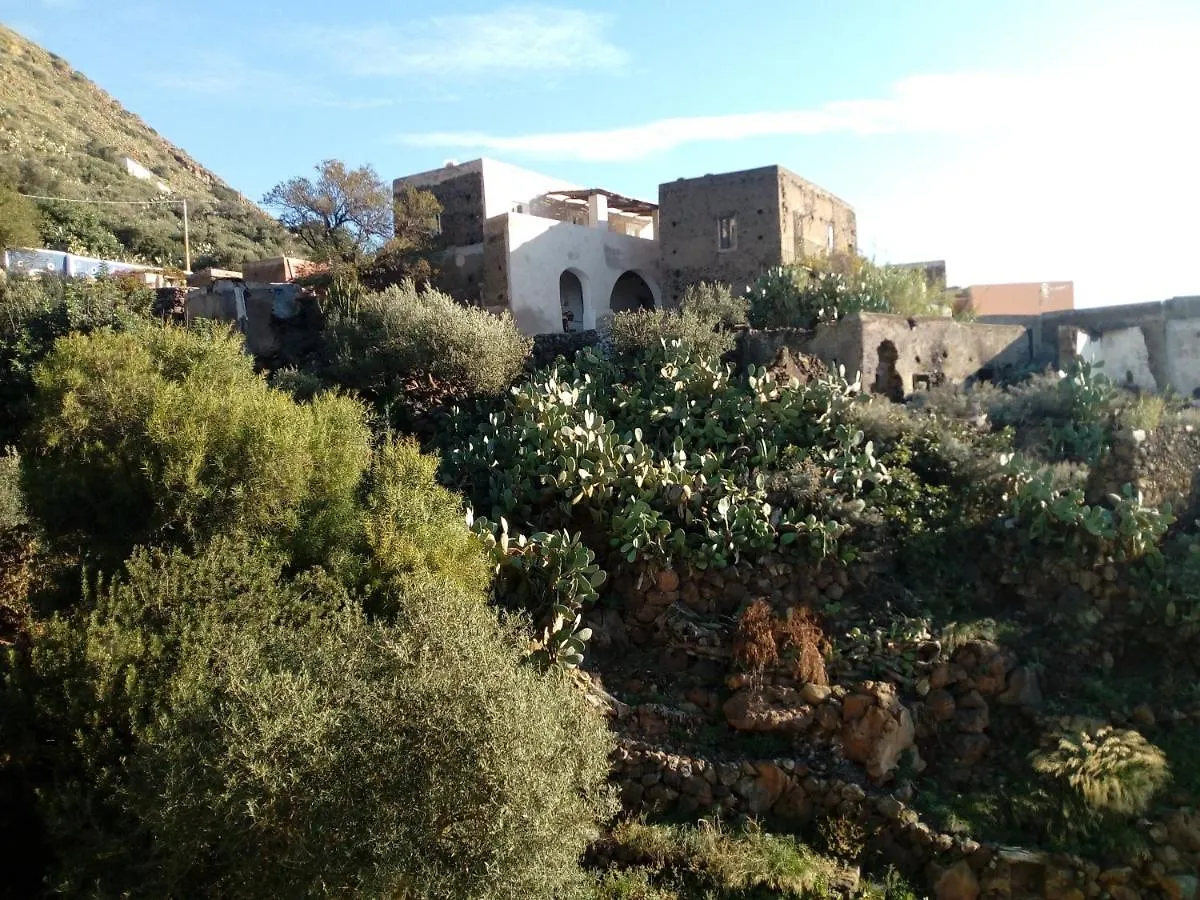 Alicudi Casa 3 Archi B&B 0*,  이탈리아