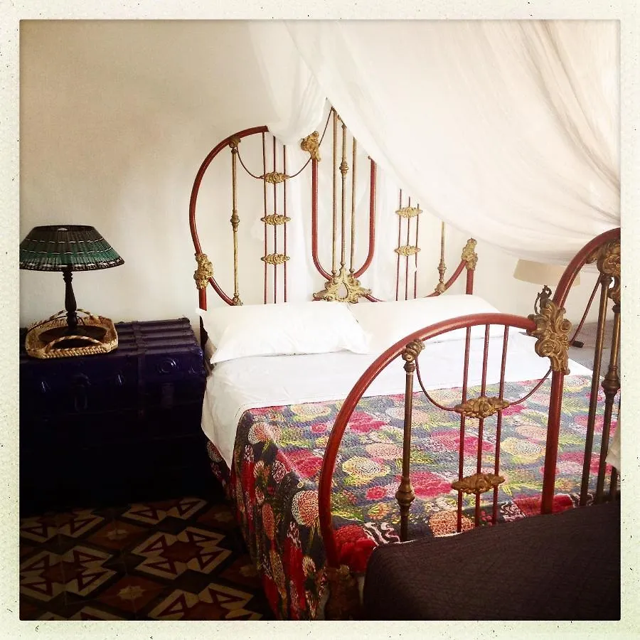 Alicudi Casa 3 Archi B&B