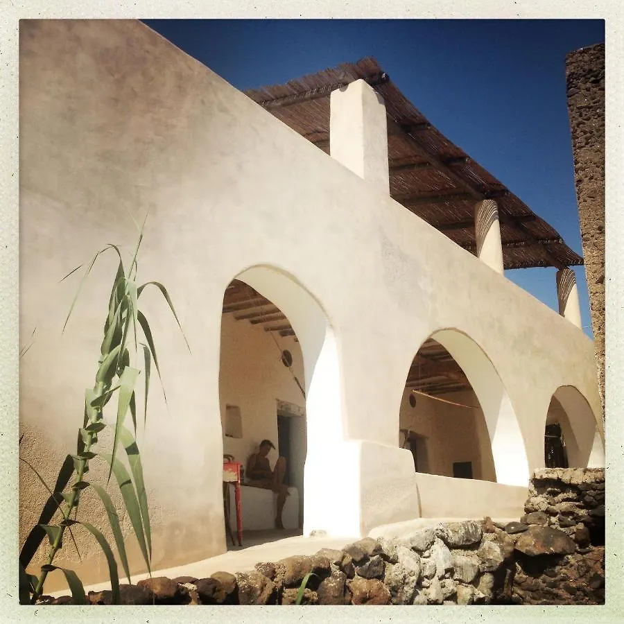 Alicudi Casa 3 Archi B&B