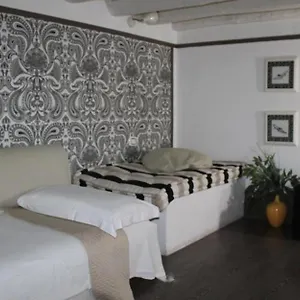 Degli Antiquari 2*, Roma Italia