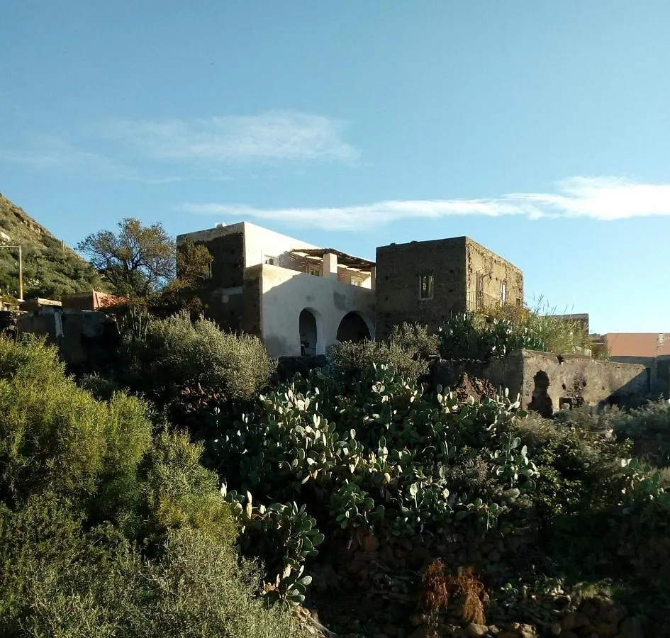 Bed and Breakfast Casa 3 Archi à Alicudi
